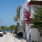 Hospitality By The Sea Apartament Páros